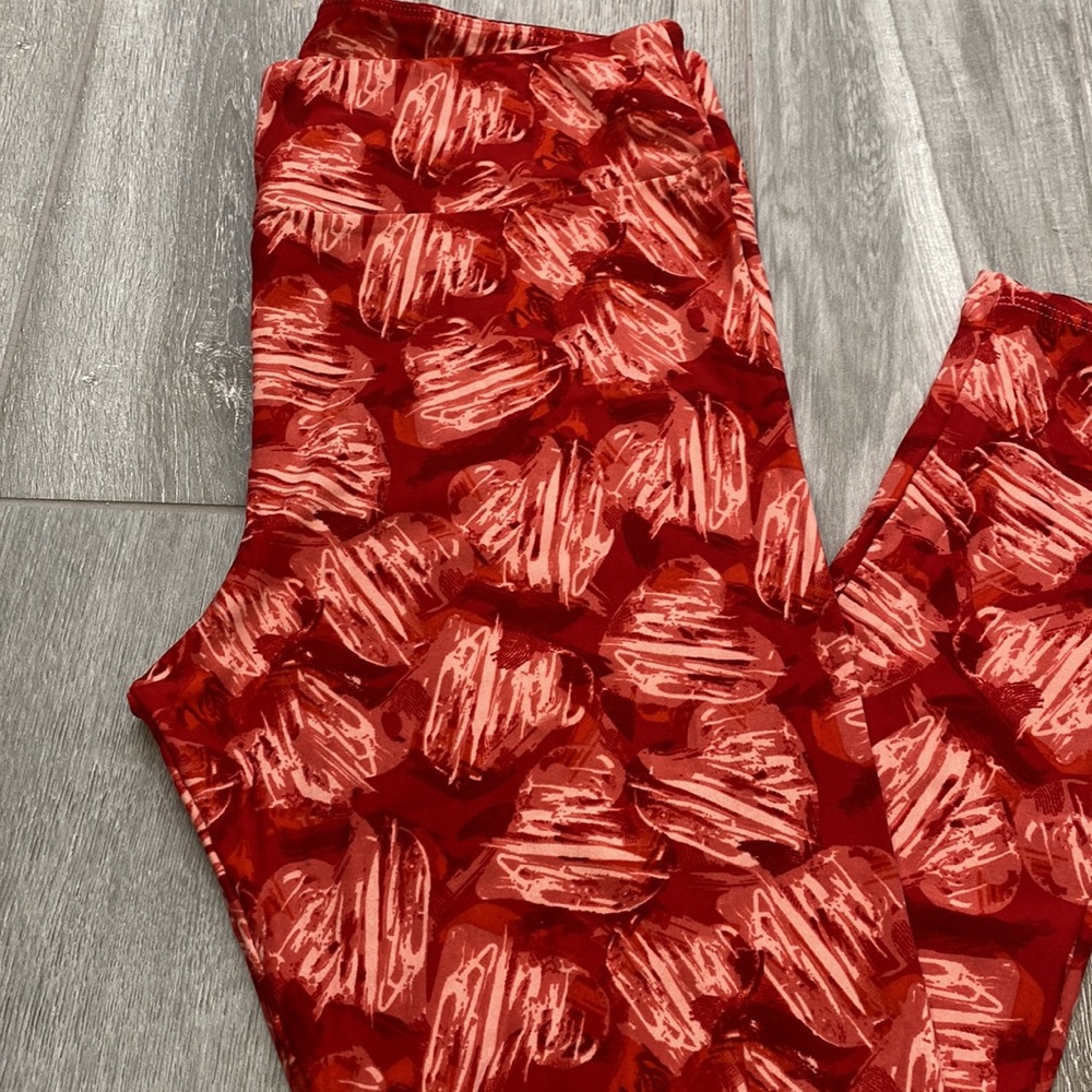 LuLaRoe leggings tall and curvy heart print - new never worn
